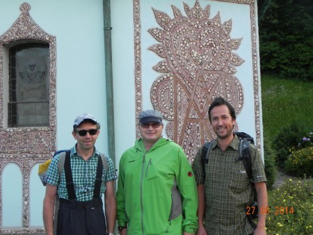 AM START vor der Kirche in Thal;    es ist Freitag, der 27. Juni 2014, 8:15h